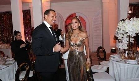 Джей Ло отпразнува 50-ия си рожден ден със звездно парти в имението на Глория Естефан (СНИМКИ)