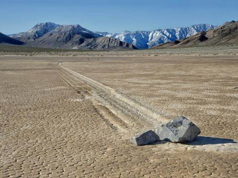 Какво движи камъните от езерото Рейстрак Плая в Долината на смъртта?
