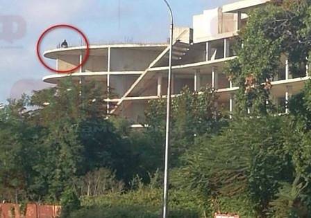 17-годишен младеж загина при опит за селфи от изоставена сграда в Приморско