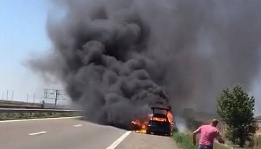 Кола се запали на магистрала „Тракия“. Временно се пренасочва движението