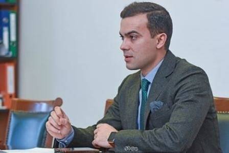 Шефът на Агенцията за малки и средни предприятия плюе по правителството