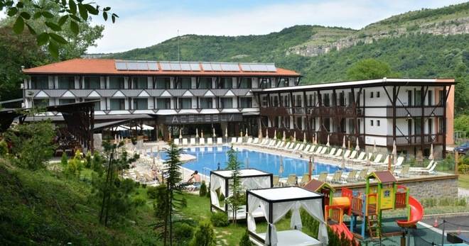 Спечелете 3 почивки и 10 комплекта продукти от Garnier