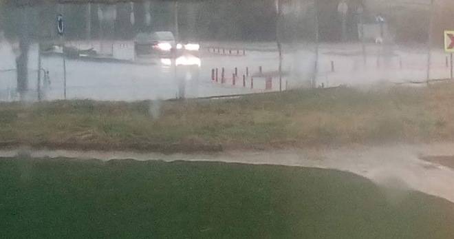 НЕВИЖДАНА БУРЯ С ПОРОЙ И ГРЪМОТЕВИЦИ СЕ РАЗРАЗИ ВЪВ ВАРНА РАЗЛИЧНИТЕ НОВИНИ DIFFERENT NEWS