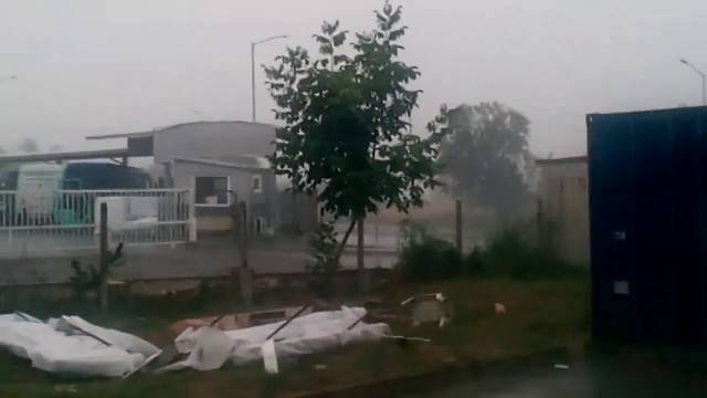 НЕВИЖДАНА БУРЯ С ПОРОЙ И ГРЪМОТЕВИЦИ СЕ РАЗРАЗИ ВЪВ ВАРНА