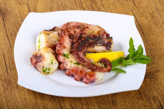 Кои ястия, приготвяни в средиземноморски ресторант, бихме могли да сготвим у дома?