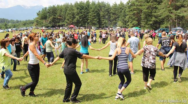 Родова среща събра хиляди над сeло Обидим