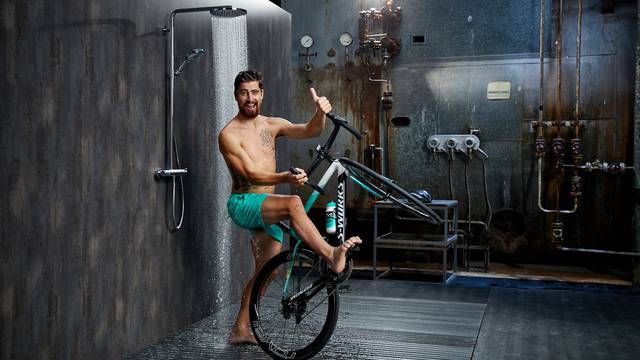 Колоездачите от BORA-hansgrohe в надпревара за PowderRain