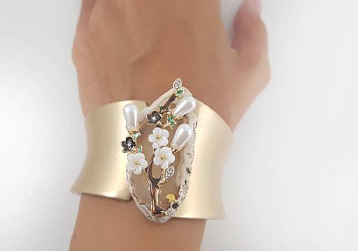 Златна колекция гривни за ЕСЕН 2019 и бижута с естествени камъни за есента