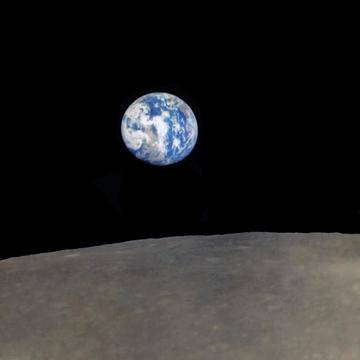 Исторически ден: Днес отбелязваме 50 години, откакто съветската мисия Зонд 7 облетя Луната и засне земен изгрев!