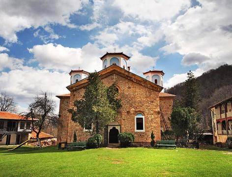 Пеещият Часовник в Етрополе и Къща-музей „Тодор Живков“