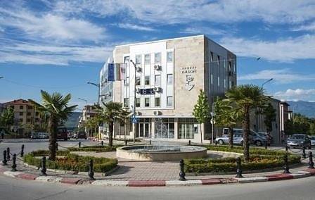 Спецпрокурори тарашат община Петрич, разпитват служители, очакват се арести