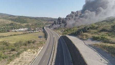 Заради пожарът на АМ „Струма“: АПИ със сигнал в прокуратурата срещу собственика на сметището