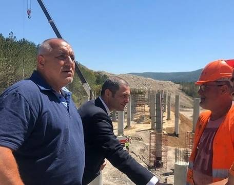 Борисов иска да види в затвора виновниците за пожара на „Струма“ и за погрома в столично заведение