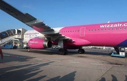 Десетки българи блокирани във Франкфурт заради полет на Wizz Air