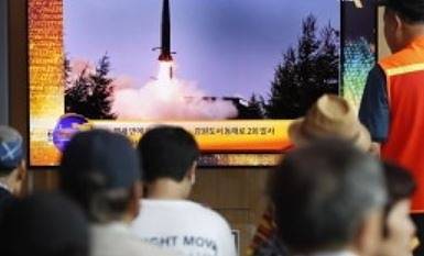 Северна Корея изстреля „неидентифицирани снаряди“