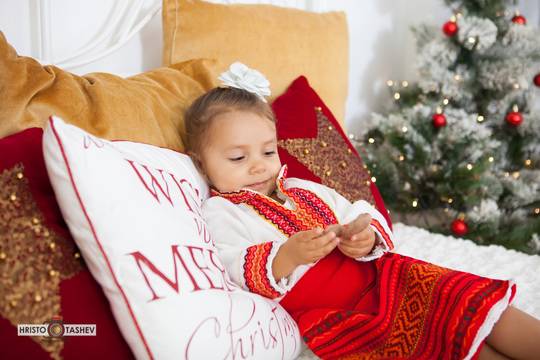 Коледна фотосесия – Анели – Христо Ташев – фотограф Варна, кръщене, детски фотосесии