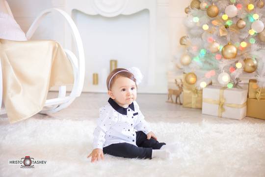 Коледна фотосесия – Айла – Христо Ташев – фотограф Варна, кръщене, детски фотосесии