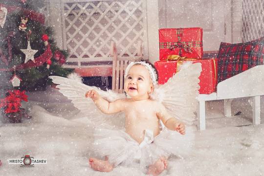 Коледна фотосесия – Жаклин – Христо Ташев – фотограф Варна, кръщене, детски фотосесии