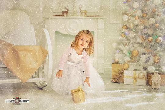 Коледна фотосесия – Ема – Христо Ташев – фотограф Варна, кръщене, детски фотосесии