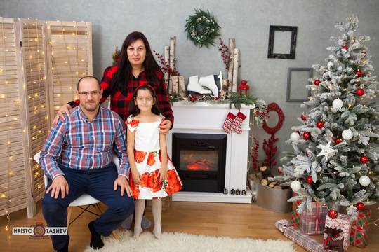 Коледна фотосесия – Марая – Христо Ташев – фотограф Варна, кръщене, детски фотосесии