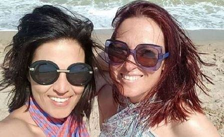 Ани Цолова и Деси Стоянова заедно на море. Пуснаха си рошаво селфи (СНИМКА)