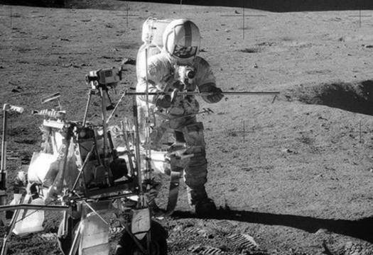 Шок: Лунният камък от мисията “Аполо 14“ се оказа земен |