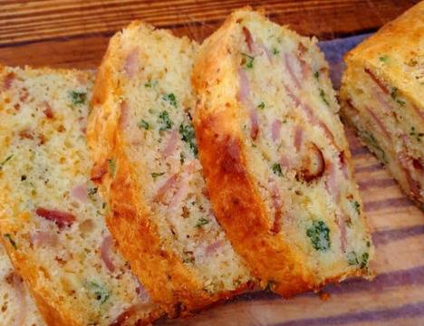 Кашкавален кекс с колбаси