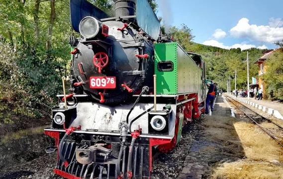 Теснолинейката ще пътува с парен локомотив навръх Съединението