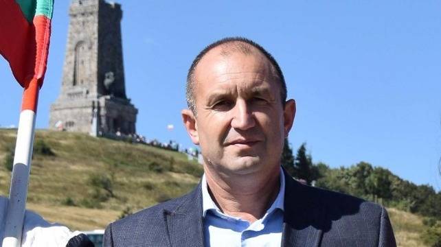 Радев: Скандалите са в правителството, те са много и унищожителни