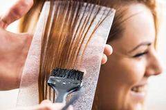 Боядисаната коса може да изглежда жива