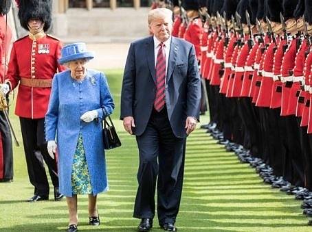 Кралица Елизабет II се оплакала от хеликоптерите на Тръмп