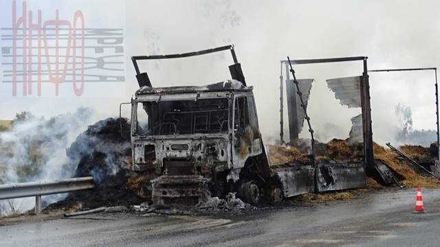 Камионът, пламнал на АМ „Струма“, бил натоварен със слама