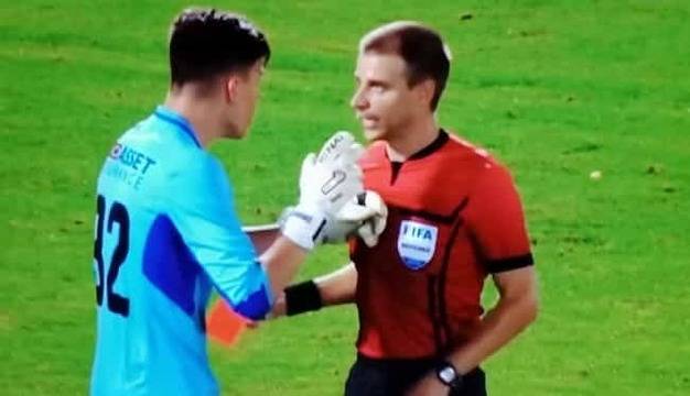 Рефер-депутат от ГЕРБ оплеска последния мач от VII кръг на футболното първенство