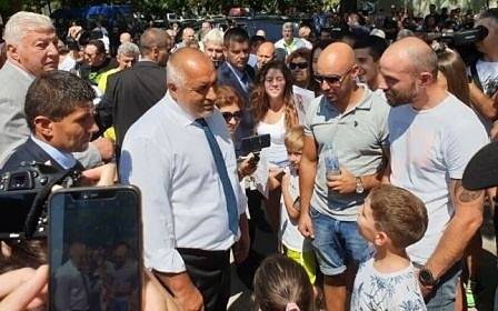 Борисов към футболните фенове: Не се бийте и си пазете игрищата