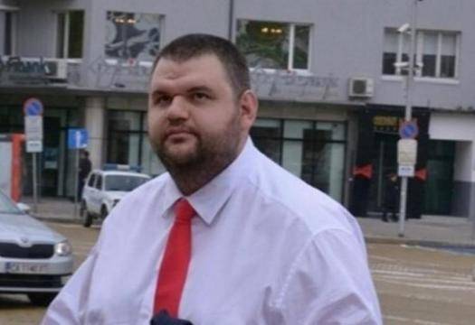 Изчезващият протестариат ляга и става с хули за Пеевски |