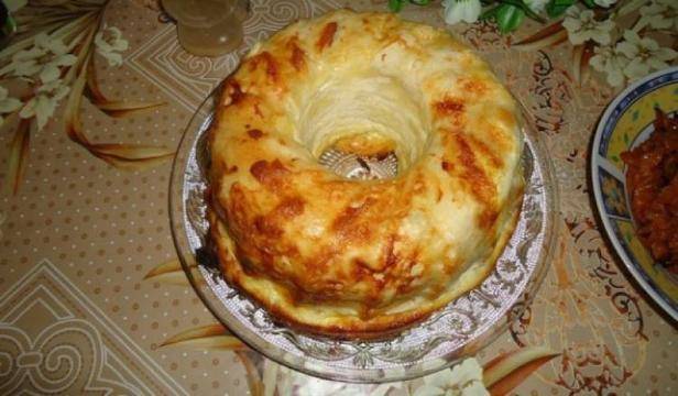 Бях на гости на една колежка и направо ме разби с тази баница. Такова чудо не бях яла досега!