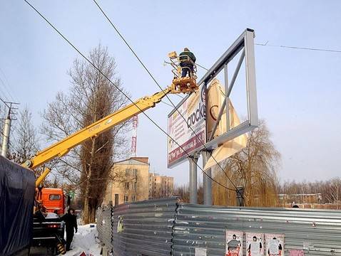 Преместване на реклами от една локация на друга с демонтаж