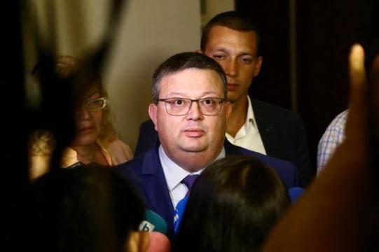 Цацаров с първи думи за сигнала за готвения преврат |