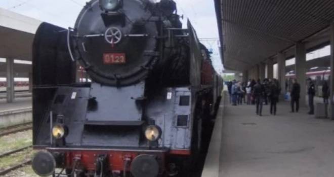 БДЖ организира още едно празнично пътуване с парен локомотив