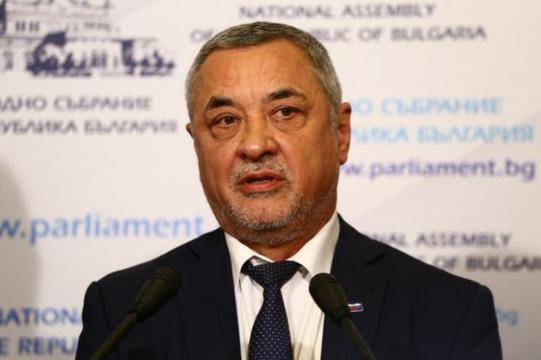 Валери Симеонов тревожно: Протестите срещу Гешев може да преминат в метеж! |