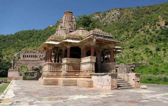 Призрачният град Бхангарх, Индия и легендите за него