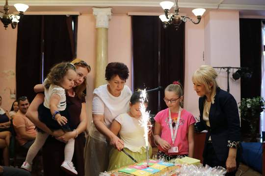 Изложението Baby love беше открито от кмета на общината д-р Вяра Церовска