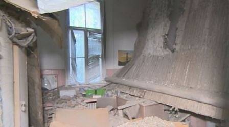 Таван пропадна в лекарски кабинет в Александровска болница (СНИМКИ)