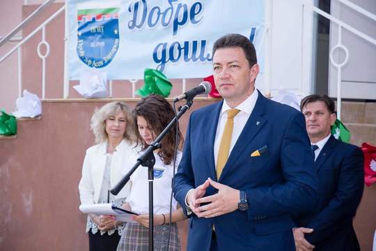 Бръчков откри новата учебна година в четвърто основно училище „Христо Смирненски“