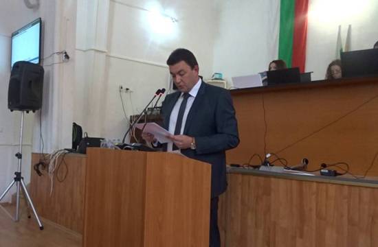 На последната сесия кметът Бръчков с предложи за продажба Здравната служба в с. Старчево и бивша детска градина в с. Марино поле