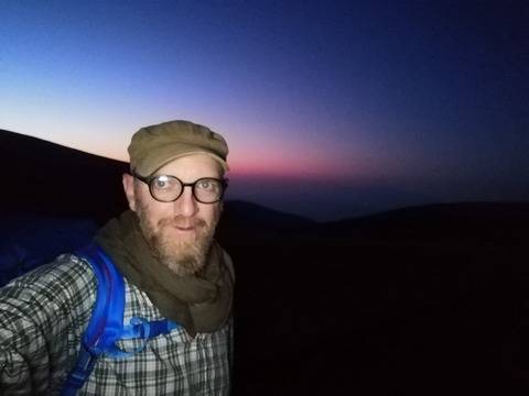 Общественикът Николай Табаков се катери до езерата по тъмни доби, за да види Пазар дере на пълна луна, сподели: Голям студ е!