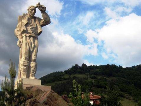 Черепишки Манастир и Комплекс Дядо Йоцо Гледа