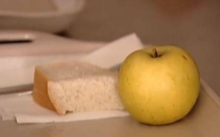 Заради правни спорове: Учениците може да останат без безплатни плодове и мляко