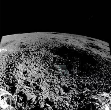 Китайският луноход Юту 2 откри мистериозно вещество на Луната