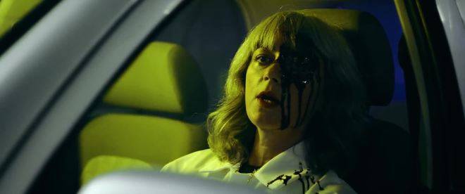 Гледайте новото видео на „Лейдитрон“ на песента „Deadzone“, пресъздаващо автомобилна катастрофа